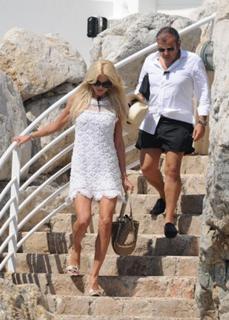 Victoria Silvstedt feet photo thumbnail