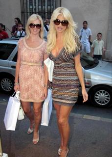 Victoria Silvstedt feet photo thumbnail
