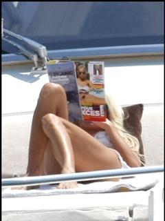 Victoria Silvstedt feet photo thumbnail