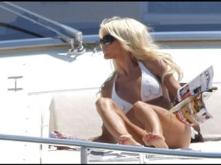 Victoria Silvstedt feet photo thumbnail