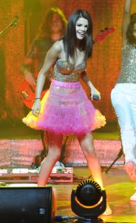 Selena Gomez feet photo thumbnail