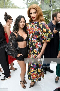 Vanessa Hudgens feet photo thumbnail