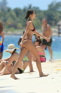 Vanessa Claudio feet photo thumbnail