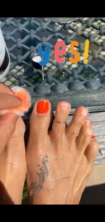 Brooke Burke feet photo thumbnail