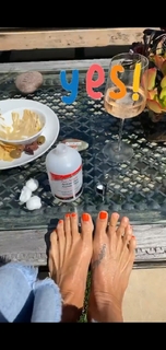 Brooke Burke feet photo thumbnail