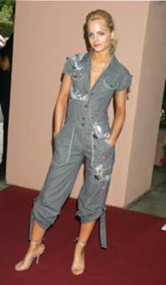Mena Suvari feet photo thumbnail