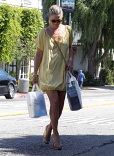 Ali Larter feet photo thumbnail