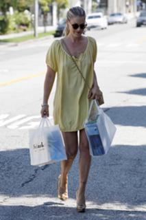 Ali Larter feet photo thumbnail
