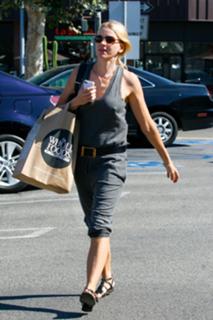 Naomi Watts feet photo thumbnail
