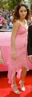Vanessa Hudgens feet photo thumbnail