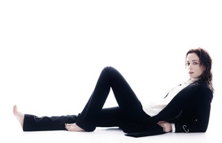 Emily Blunt feet photo thumbnail