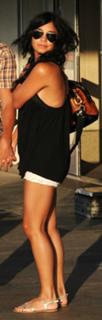 Vanessa Hudgens feet photo thumbnail