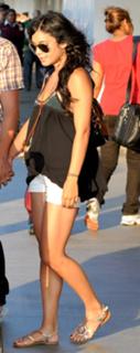 Vanessa Hudgens feet photo thumbnail