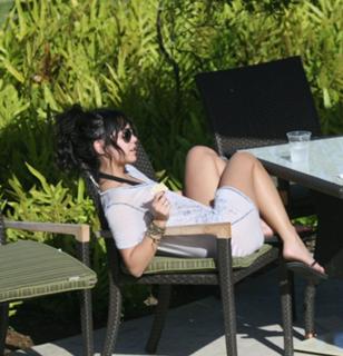 Vanessa Hudgens feet photo thumbnail