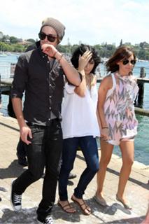 Vanessa Hudgens feet photo thumbnail
