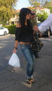 Vanessa Hudgens feet photo thumbnail