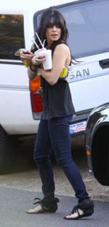 Vanessa Hudgens feet photo thumbnail