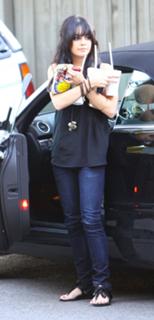Vanessa Hudgens feet photo thumbnail