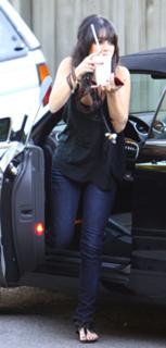 Vanessa Hudgens feet photo thumbnail