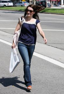 Kristin Davis feet photo thumbnail