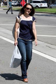 Kristin Davis feet photo thumbnail