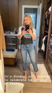 Chelsea Handler feet photo thumbnail