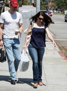 Kristin Davis feet photo thumbnail