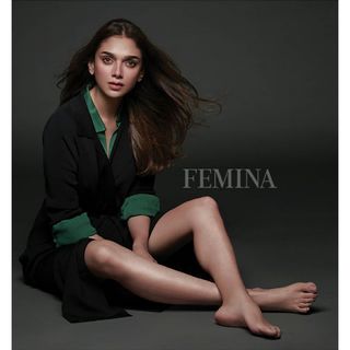 Aditi Rao Hydari feet photo thumbnail