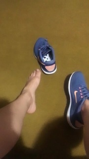 Alaine Crissiê feet photo thumbnail