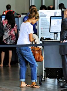 Denise Richards feet photo thumbnail