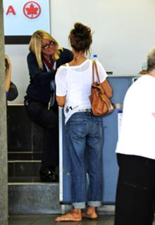 Denise Richards feet photo thumbnail