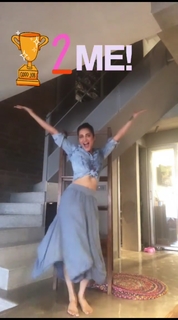 Shruti Haasan feet photo thumbnail