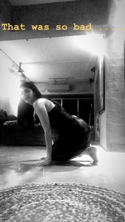 Shruti Haasan feet photo thumbnail