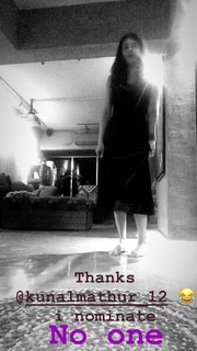 Shruti Haasan feet photo thumbnail