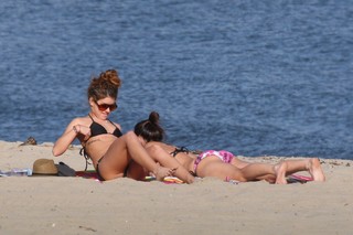 Jessica Lowndes feet photo thumbnail