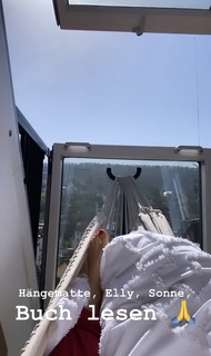 Lola Weippert feet photo thumbnail