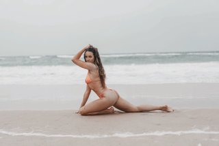 Chelsea Green feet photo thumbnail