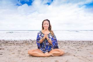Kino MacGregor feet photo thumbnail