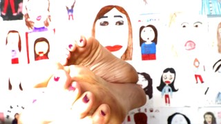 Colleen Ballinger feet photo thumbnail