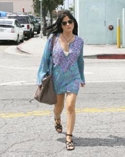 Selma Blair feet photo thumbnail