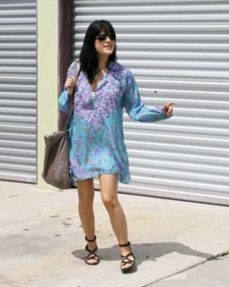 Selma Blair feet photo thumbnail