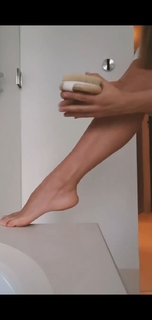 Anna Lewandowska feet photo thumbnail
