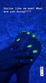 Vanessa Hudgens feet photo thumbnail