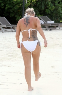 Kerry Katona feet photo thumbnail