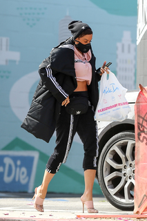 Nicole Murphy feet photo thumbnail