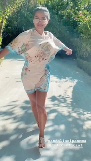 Anitta feet photo thumbnail