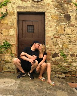 Luisana Lopilato feet photo thumbnail