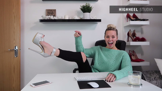 Gabrielle Taylor feet photo thumbnail