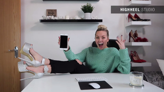 Gabrielle Taylor feet photo thumbnail