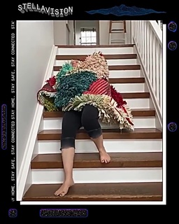 Drew Barrymore feet photo thumbnail